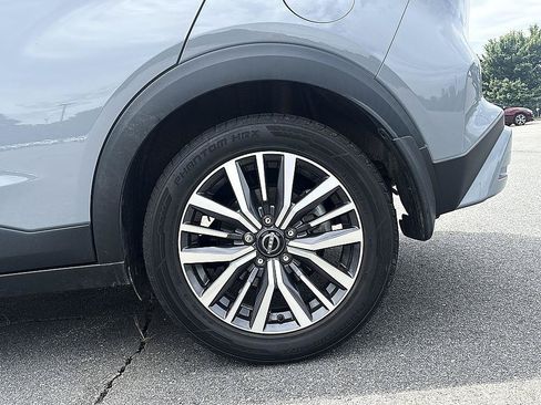 Certified 2024 Nissan Kicks SV FWD image 10