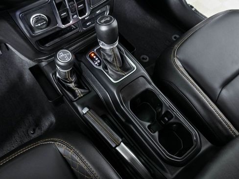 Used 2021 Jeep Wrangler Unlimited Sahara AWD/4WD image 18
