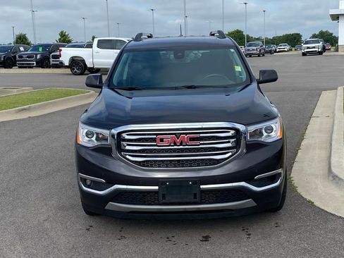 Used 2017 GMC Acadia SLT FWD image 2