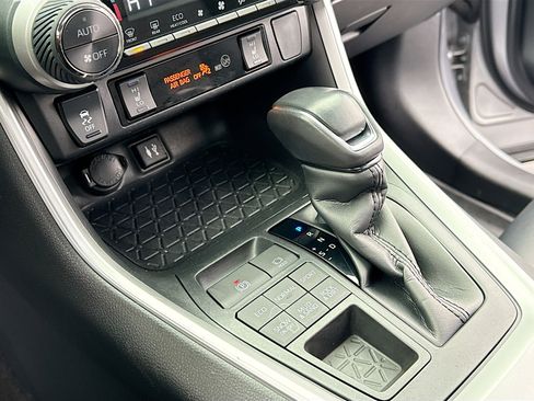 Used 2019 Toyota RAV4 XLE Premium image 12