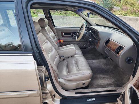 Used 1988 Lincoln Continental Signature image 32