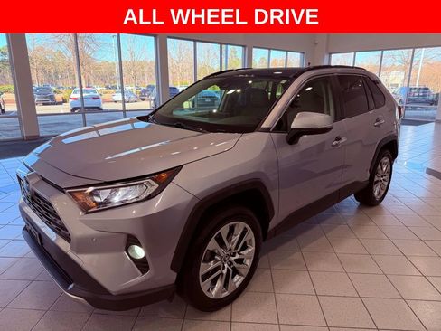 Used 2019 Toyota RAV4 Limited image 3