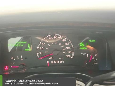 Used 2002 Lincoln Town Car Signature image 11