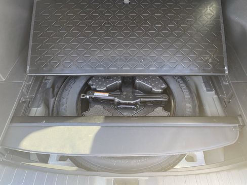 Used 2023 Toyota RAV4 XLE Premium image 29