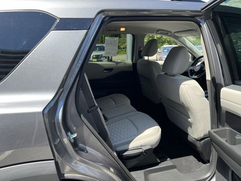 Used 2022 Nissan Pathfinder SV image 13