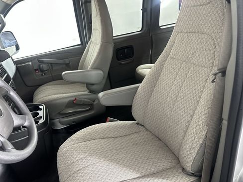 Used 2025 Chevrolet Express 2500 LT w/ LT Preferred Equipment Group RWD image 20