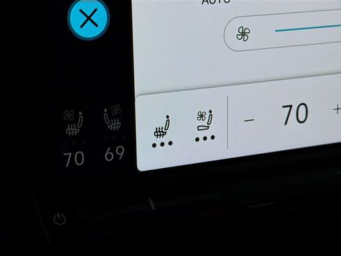 Used 2025 Volkswagen Atlas Cross Sport SE image 24