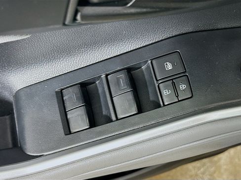 Used 2022 Toyota Highlander LE FWD image 15