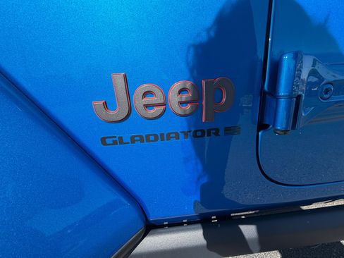 Used 2023 Jeep Gladiator Mojave w/ LED Lighting Group AWD/4WD image 23