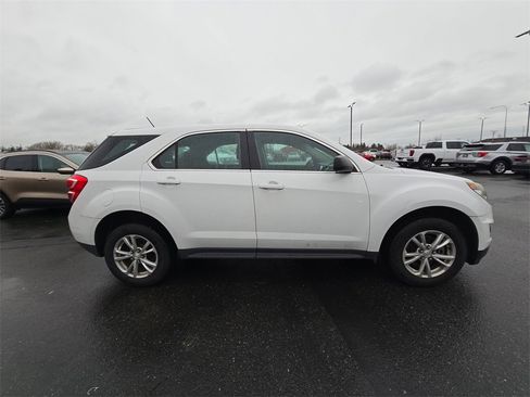 Used 2017 Chevrolet Equinox LS image 2