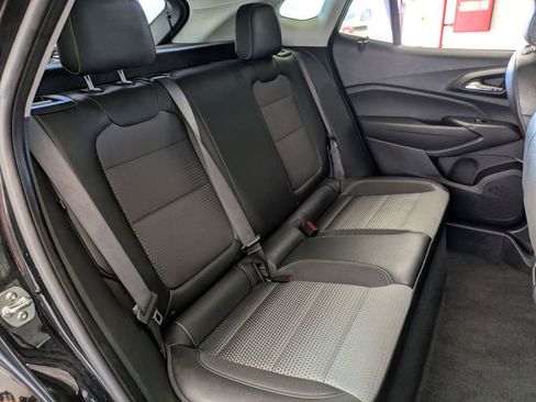 Used 2025 Chevrolet Trax LT w/ LT Convenience Package FWD image 27