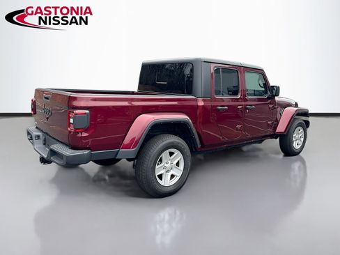 Used 2022 Jeep Gladiator Sport image 9