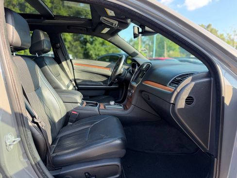 Used 2018 Chrysler 300 C w/ Safetytec Plus Group RWD image 28