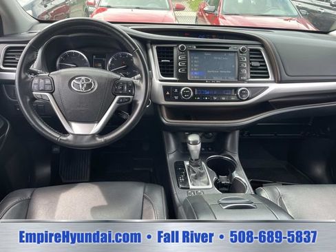 Used 2017 Toyota Highlander XLE AWD/4WD image 15