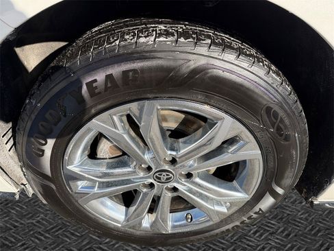 Certified 2021 Toyota Sienna Platinum image 11