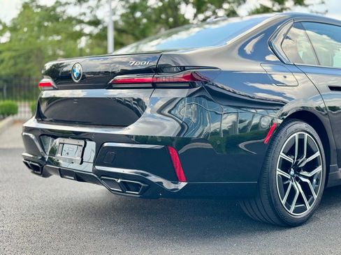 Used 2024 BMW 760i xDrive w/ Premium Package 2 image 18