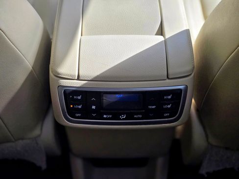 Used 2017 Toyota Highlander Limited Platinum AWD/4WD image 33