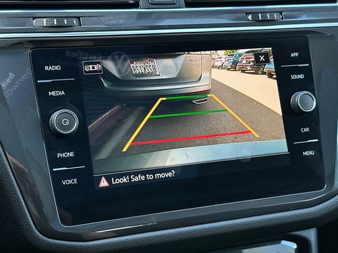 Used 2023 Volkswagen Tiguan SE w/ Panoramic Sunroof Package FWD image 20