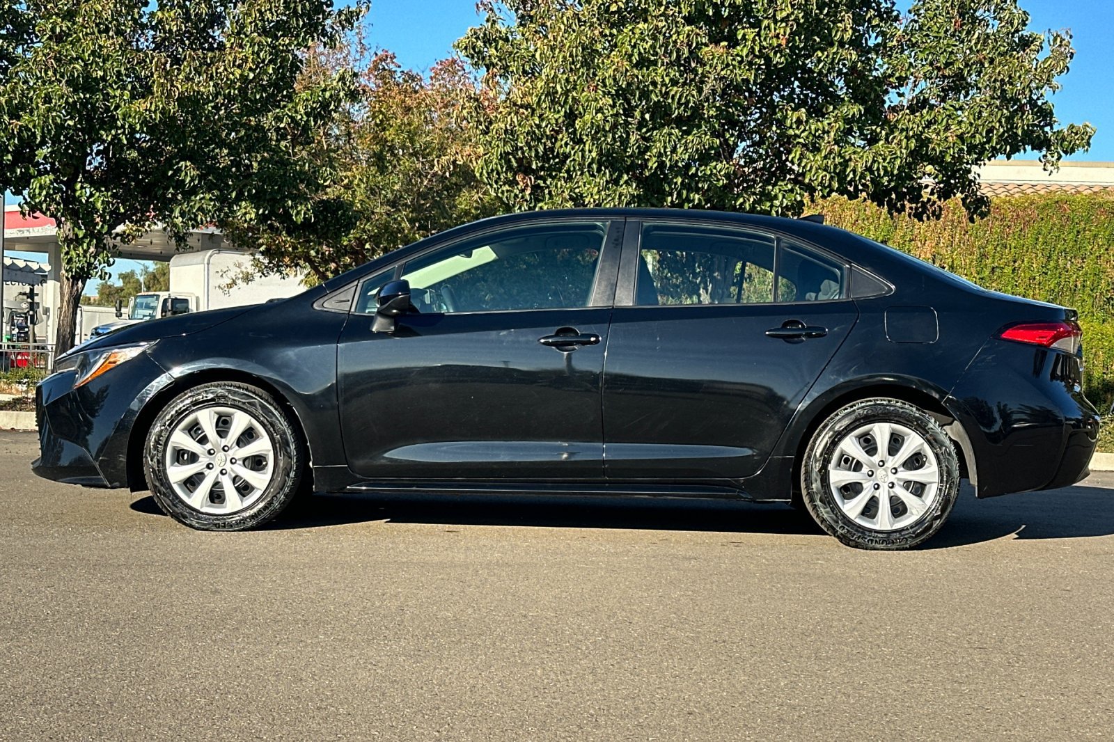 Used 2024 Toyota Corolla LE FWD image 7