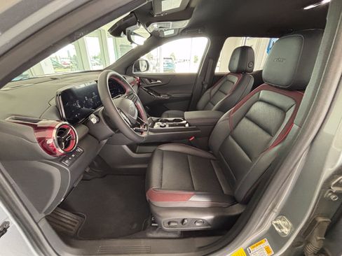 Used 2025 Chevrolet Equinox RS w/ Safety and Technology Package FWD image 2