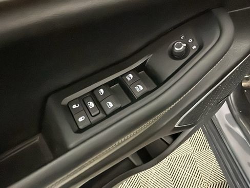 Used 2023 Jeep Grand Cherokee 4WD 4xe image 12