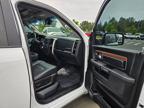 Used 2018 RAM 1500 Laramie AWD/4WD image 33