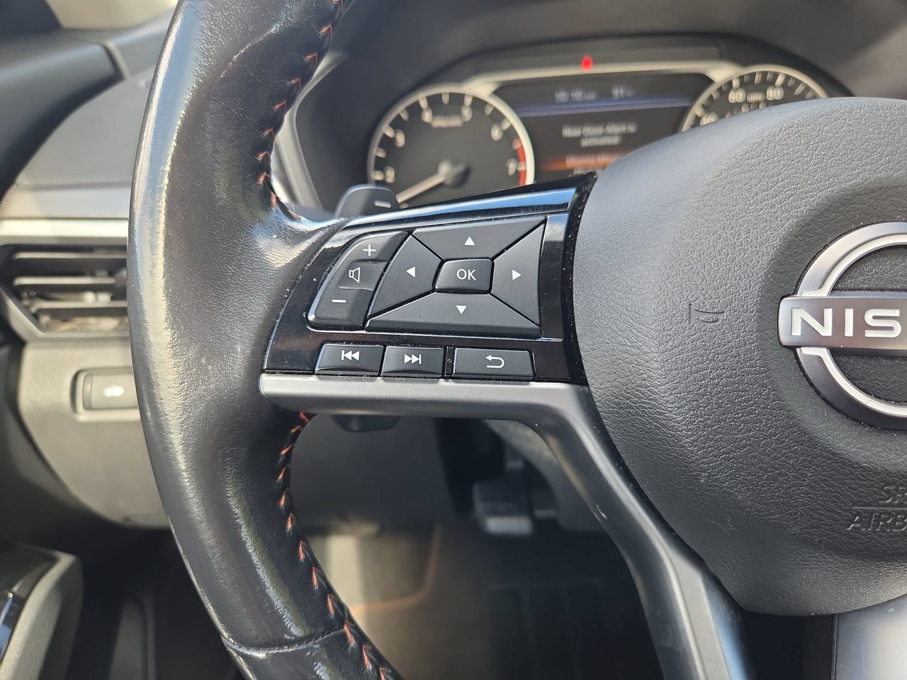Used 2024 Nissan Altima 2.5 SR FWD image 16
