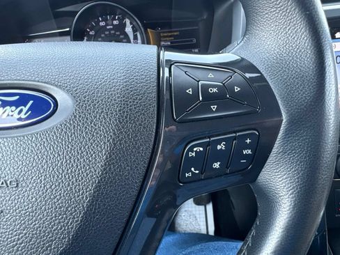 Used 2017 Ford Explorer XLT w/ Equipment Group 202A AWD/4WD image 27