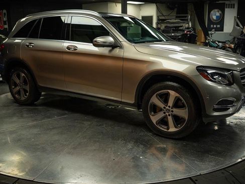 Used 2019 Mercedes-Benz GLC 300 4MATIC w/ Parking Assistance Package image 5