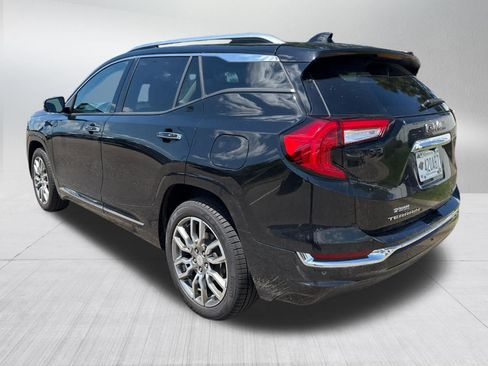 Used 2022 GMC Terrain Denali w/ Denali Premium Package AWD/4WD image 4