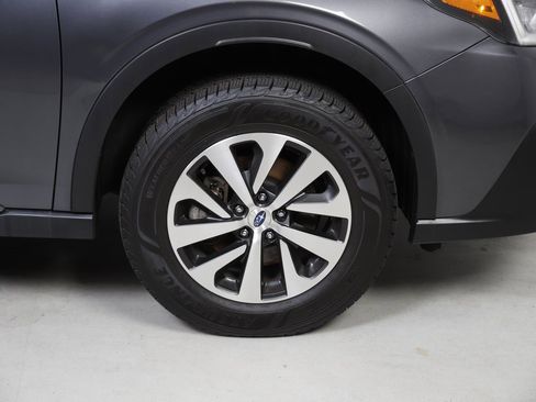 Used 2022 Subaru Outback Premium image 5