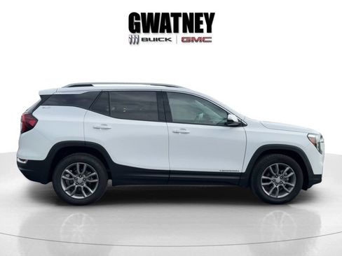 Used 2024 GMC Terrain SLT image 8
