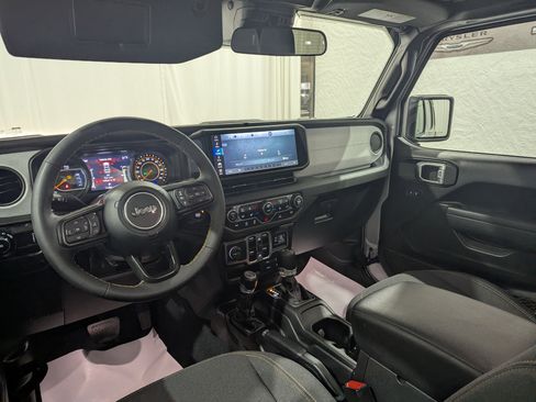 Used 2024 Jeep Wrangler Unlimited Sport image 12