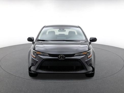 Used 2025 Toyota Corolla LE FWD image 2