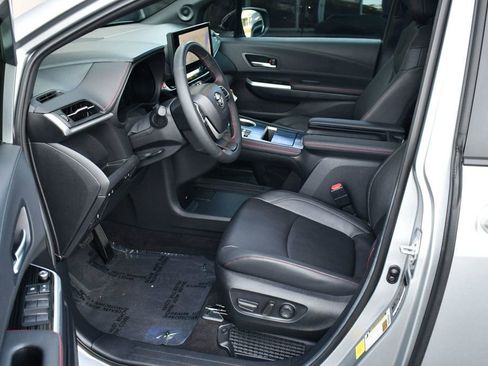 Used 2025 Toyota Sienna XSE image 46