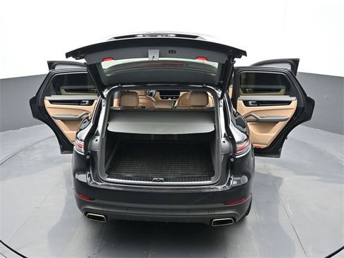 Used 2020 Porsche Cayenne image 28