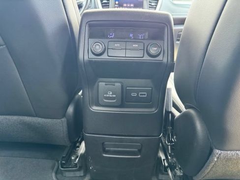 Used 2023 GMC Acadia SLT AWD/4WD image 18