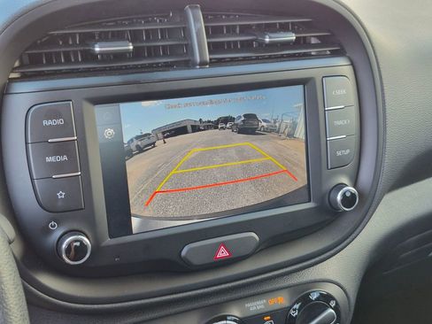 Used 2025 Kia Soul LX w/ LX Technology Package FWD image 22