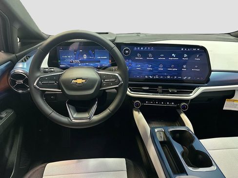New 2026 Chevrolet Equinox EV LT w/ Convenience Package II FWD image 24