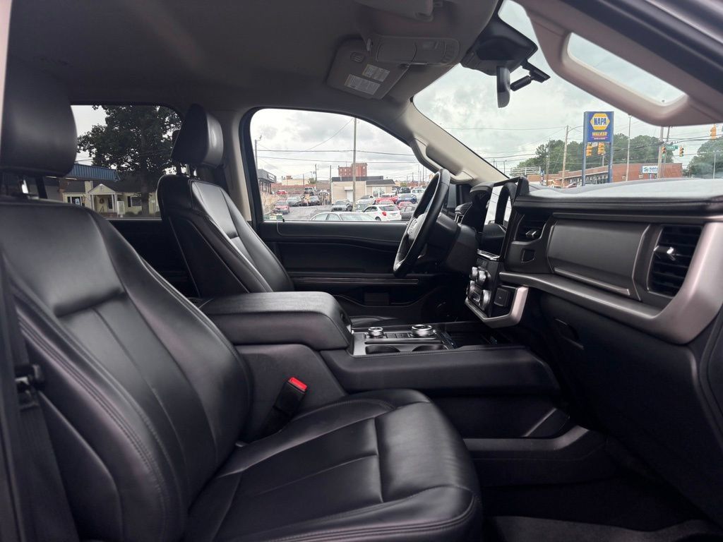 Used 2024 Ford Expedition XLT AWD/4WD image 29