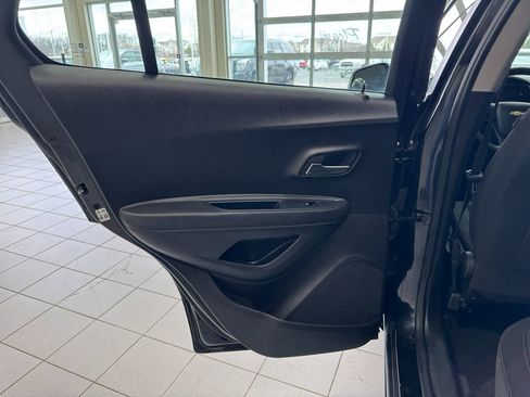 Used 2015 Chevrolet Trax LS FWD image 36