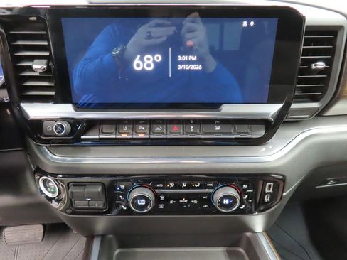 Used 2024 Chevrolet Silverado 2500 High Country w/ High Country Premium Package image 13