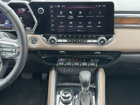 Certified 2024 GMC Canyon Denali image 11