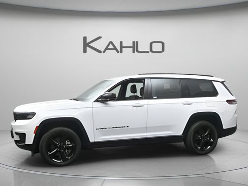 Used 2023 Jeep Grand Cherokee L Laredo AWD/4WD image 4