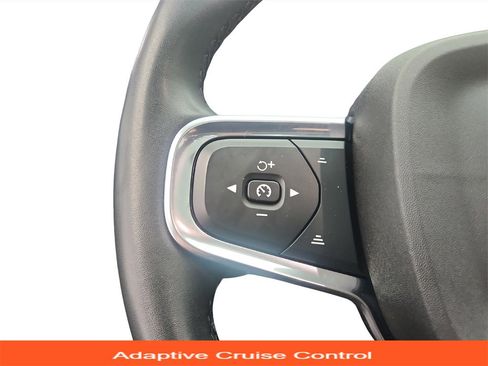 Used 2023 Volvo XC40 B5 Plus image 35