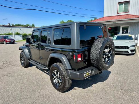 Used 2018 Jeep Wrangler Unlimited Sport S image 8