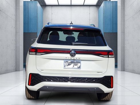 New 2026 Volkswagen Tiguan SE R-Line image 25