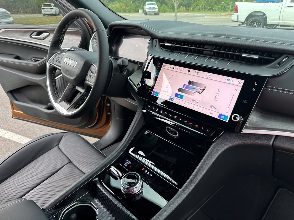 New 2027 Jeep Grand Cherokee Limited AWD/4WD image 36