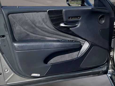 Used 2022 Lexus LS 500 w/ Accessory Package (Z2) RWD image 20