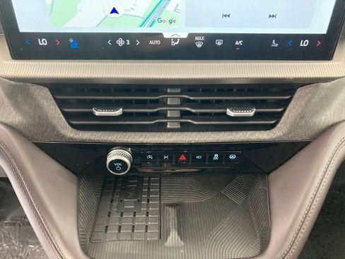 Used 2025 Ford Explorer Platinum w/ LUX Leather Package AWD/4WD image 11